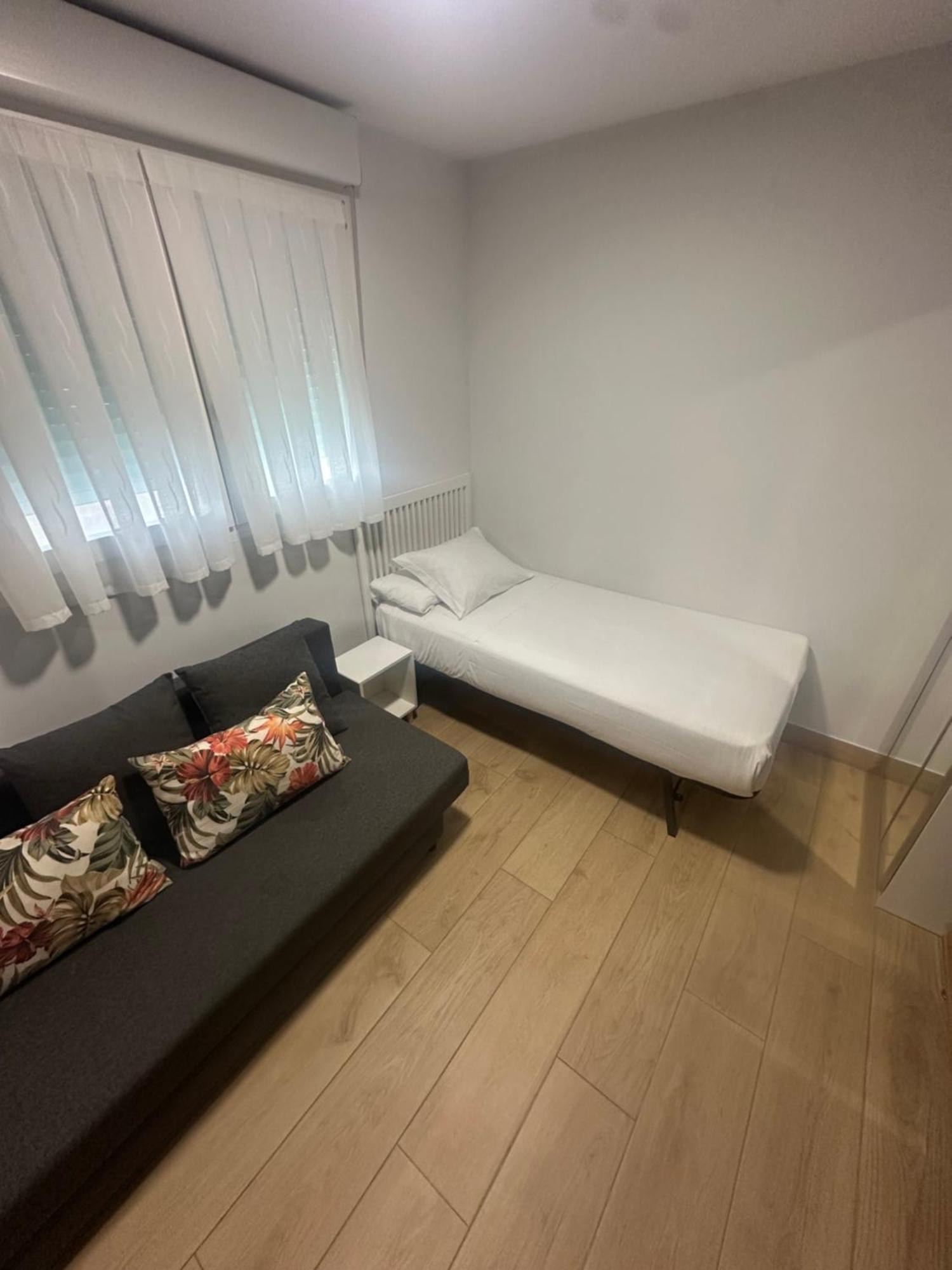 Apartamentos Turisticos Santa Apolonia 62 Avilés Eksteriør bilde